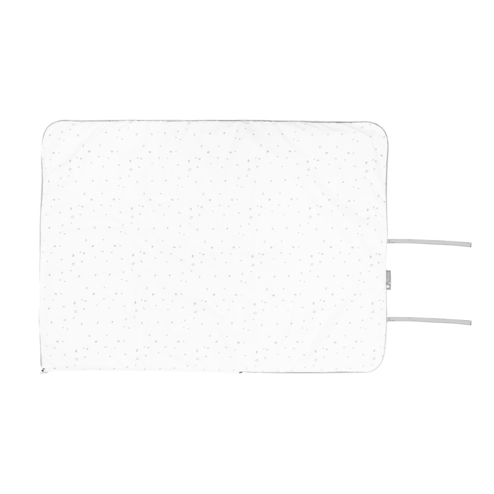 Η φωτογραφία δείχνει Πολυτελής υπνόσακος  νεογέννητου από βαμβάκι υψηλής ποιότητας 100% ποπλίναΜαλακή και αφράτη γέμιση από πολυεστερικές ίνεςΠαιχνιδιάρικα κεντήματα με πολύχρωμες εφαρμογές Εύκολη μετατροπή της τσάντας σε σάκο με φερμουάρ και δέσιμο με δεσμούςΜέγεθος φλοιού: 90x68 cm 