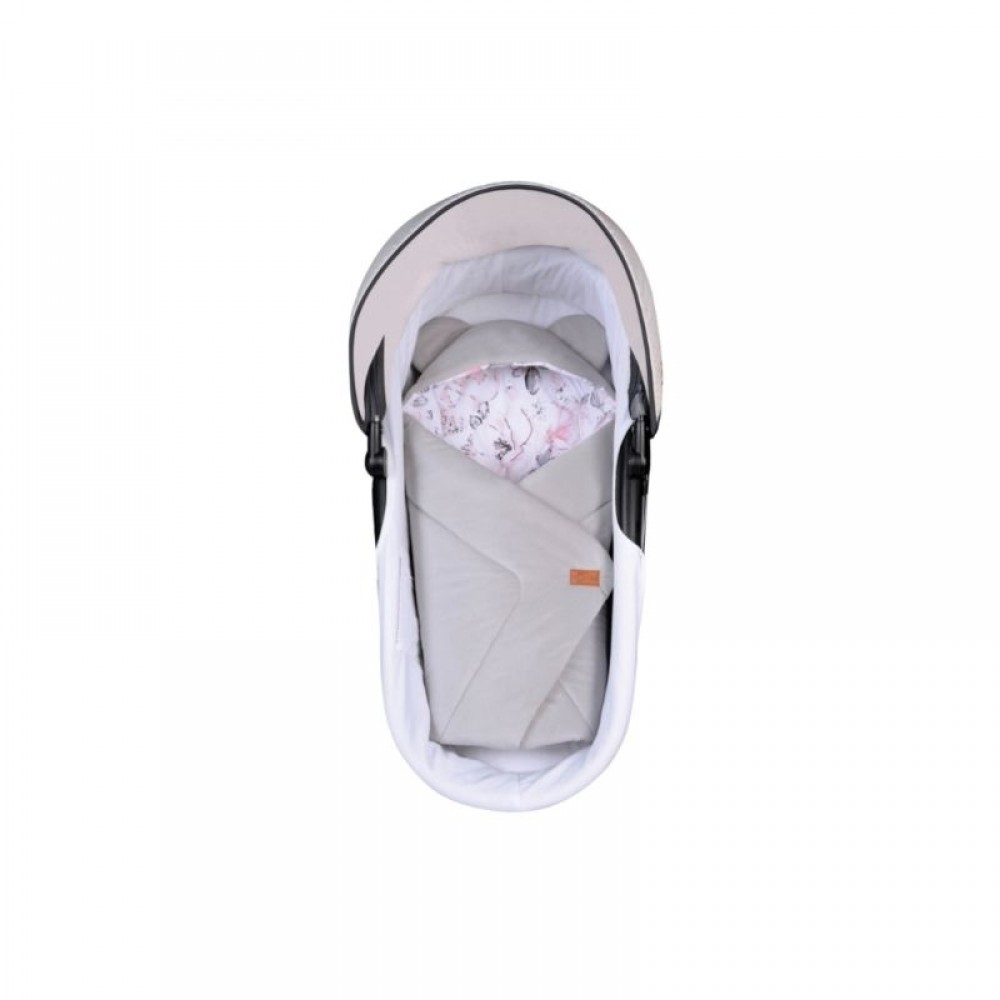 Η φωτογραφία δείχνει Κουβέρτα για Κάθισμα Αυτοκινήτου & Port Bebe Tesoro CosmicΧαρακτηριστικά:Κουβέρτα ΑγκαλιάςΔιπλής Όψης: 1η 100% Βαμβάκι, 2η 100% fleeceΕσωτερική επένδυση 100% πολυεστέραςΜε κατάλληλες εγκοπές για να προσαρμόζονται οι ζώνες 3 σημείων.