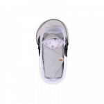 Η φωτογραφία δείχνει Κουβέρτα για Κάθισμα Αυτοκινήτου & Port Bebe Tesoro CosmicΧαρακτηριστικά:Κουβέρτα ΑγκαλιάςΔιπλής Όψης: 1η 100% Βαμβάκι, 2η 100% fleeceΕσωτερική επένδυση 100% πολυεστέραςΜε κατάλληλες εγκοπές για να προσαρμόζονται οι ζώνες 3 σημείων.