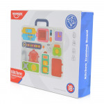 Η φωτογραφία δείχνει HUANGER ΠΙΝΑΚΑΣ ΔΕΞΙΟΤΗΤΩΝ ΜΕ ΚΟΥΖΙΝΙΚΑ 3800146224455Το παιχνίδι με τον πίνακα δραστηριοτήτων εκπαιδεύει τις λεπτές κινητικές δεξιότητες, την επιδεξιότητα και τον συντονισμό.