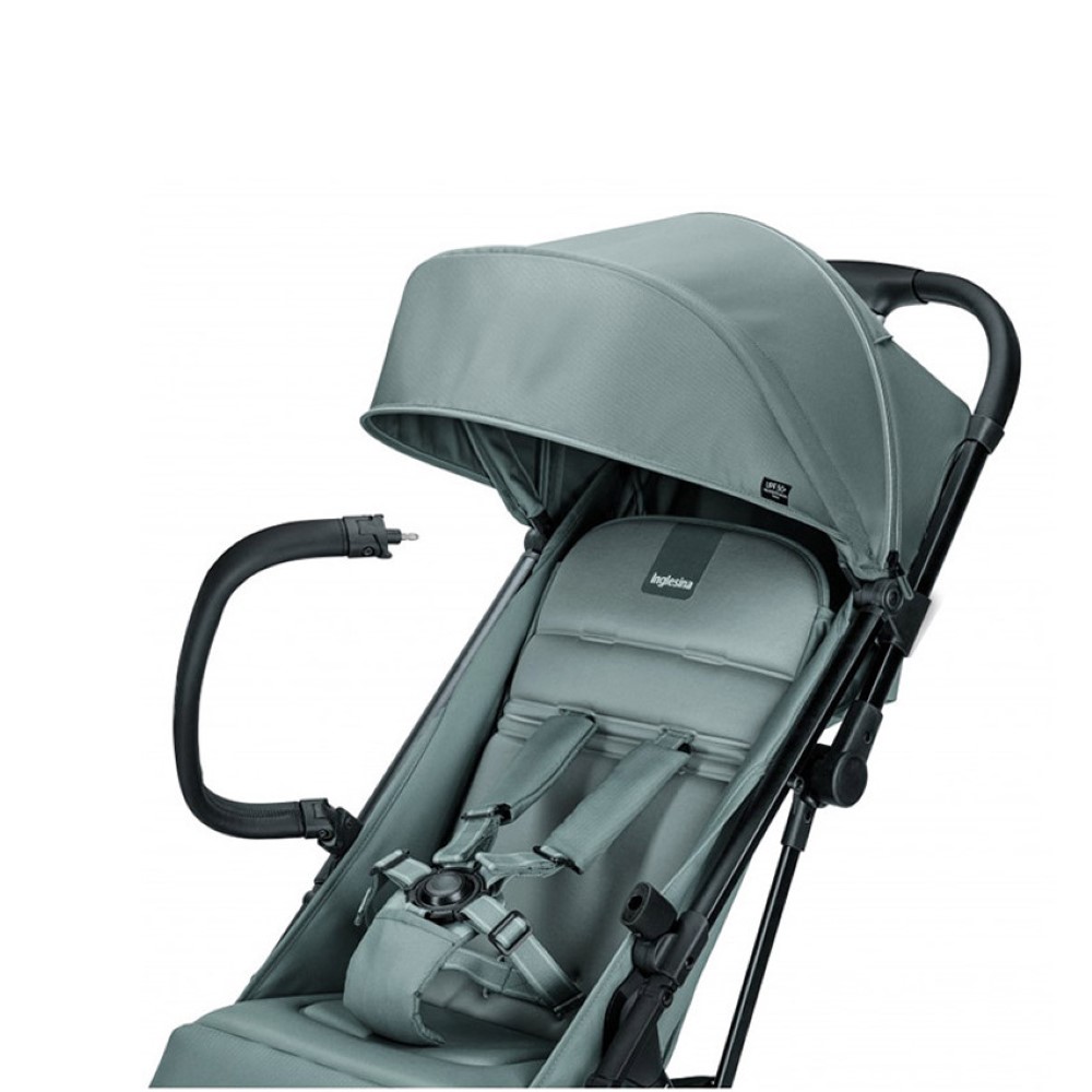 Η φωτογραφία δείχνει Το καρότσι που διπλώνει μόνο του, με ένα άγγιγμα.