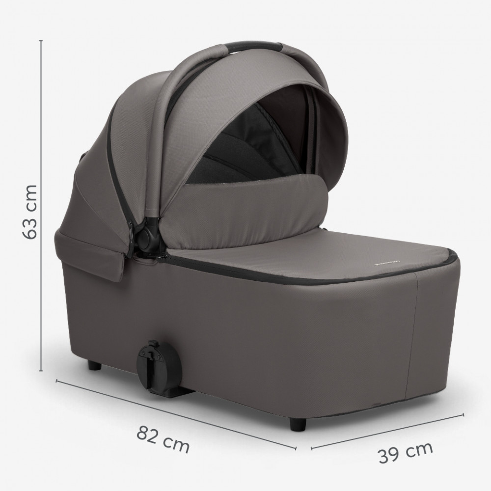 Η φωτογραφία δείχνει Παρουσιάζουμε το καρότσι MODENA, ένα ολοκληρωμένο σύστημα ταξιδιού 3 σε 1 που έχει σχεδιαστεί για να μεγαλώνει μαζί με το παιδί σας από τη γέννηση έως και 22 κιλά.