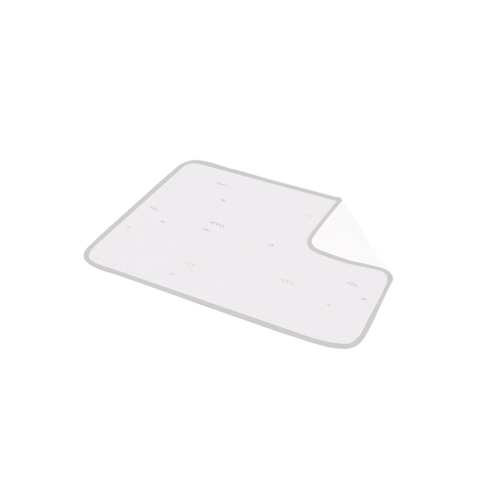 Η φωτογραφία δείχνει Αδιάβροχο σελτεδάκι της εταιρείας Kikka Boo 40/60cm• Απαλό βαμβακερό ζέρσεϊ με πολύχρωμη στάμπα στην μπροστινή πλευρά.