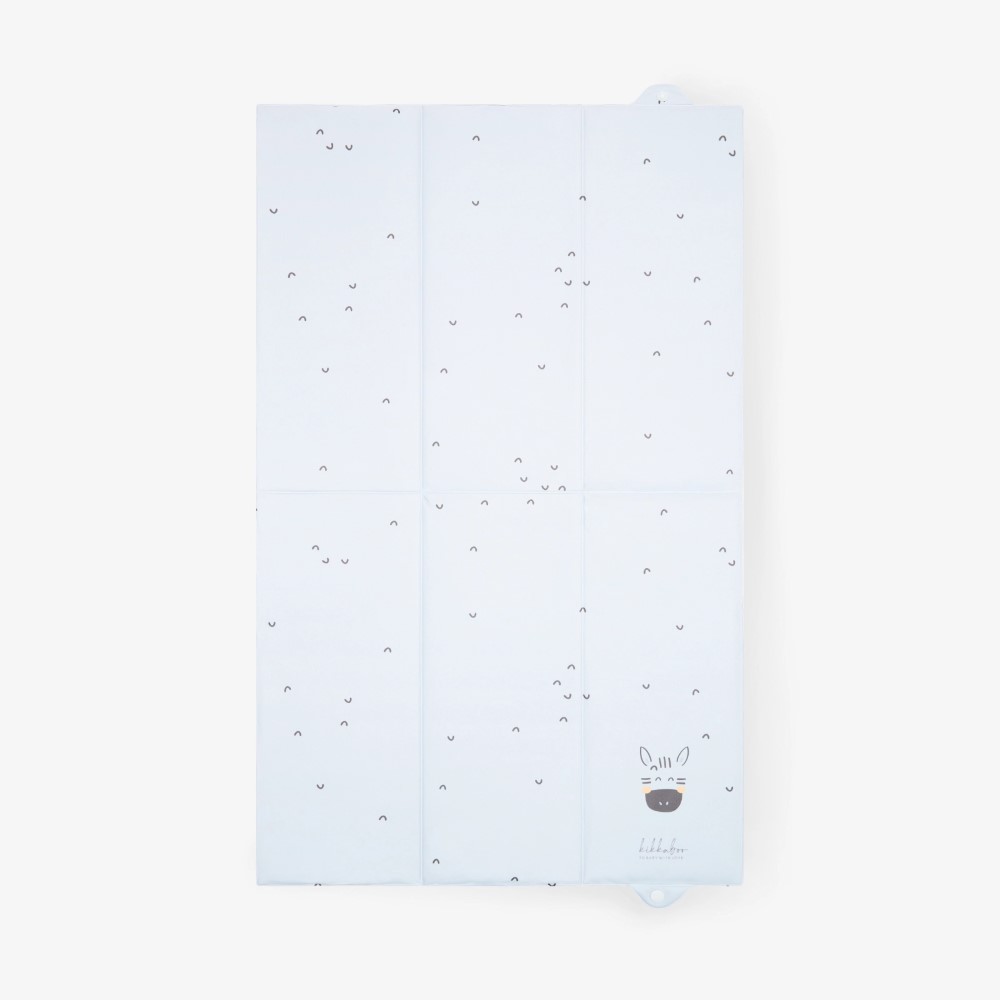 Διατηρήστε το μωρό σας καθαρό και άνετο κατά την αλλαγή της πάνας με την πτυσσόμενη αλλξιέρα από PVC HEDGE-HUGS 50x80 cmΑδιάβροχο προιόν και εύκολο στον καθαρισμό – Κατασκευασμένο από ανθεκτικό υλικό PVC, αυτό το μαξιλαράκι αλλαγής παρέχει μια αδιάβροχη επιφάνεια που καθαρίζεται εύκολα μετά τη χρήση