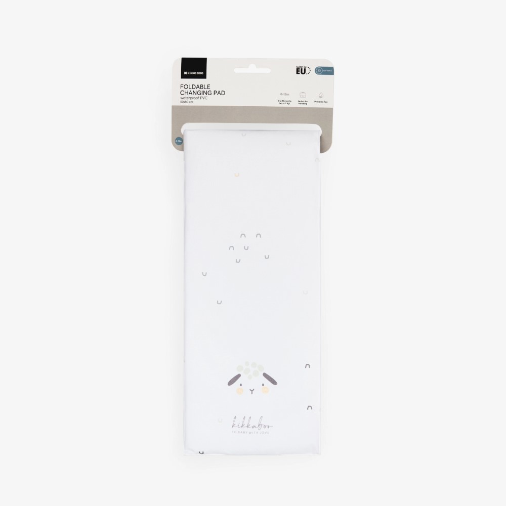 Η φωτογραφία δείχνει Διατηρήστε το μωρό σας καθαρό και άνετο κατά την αλλαγή της πάνας με την πτυσσόμενη αλλξιέρα από PVC HEDGE-HUGS 50x80 cmΑδιάβροχο προιόν και εύκολο στον καθαρισμό– Κατασκευασμένο από ανθεκτικό υλικό PVC, αυτό το μαξιλαράκι αλλαγής παρέχει μια αδιάβροχη επιφάνεια που καθαρίζεται 