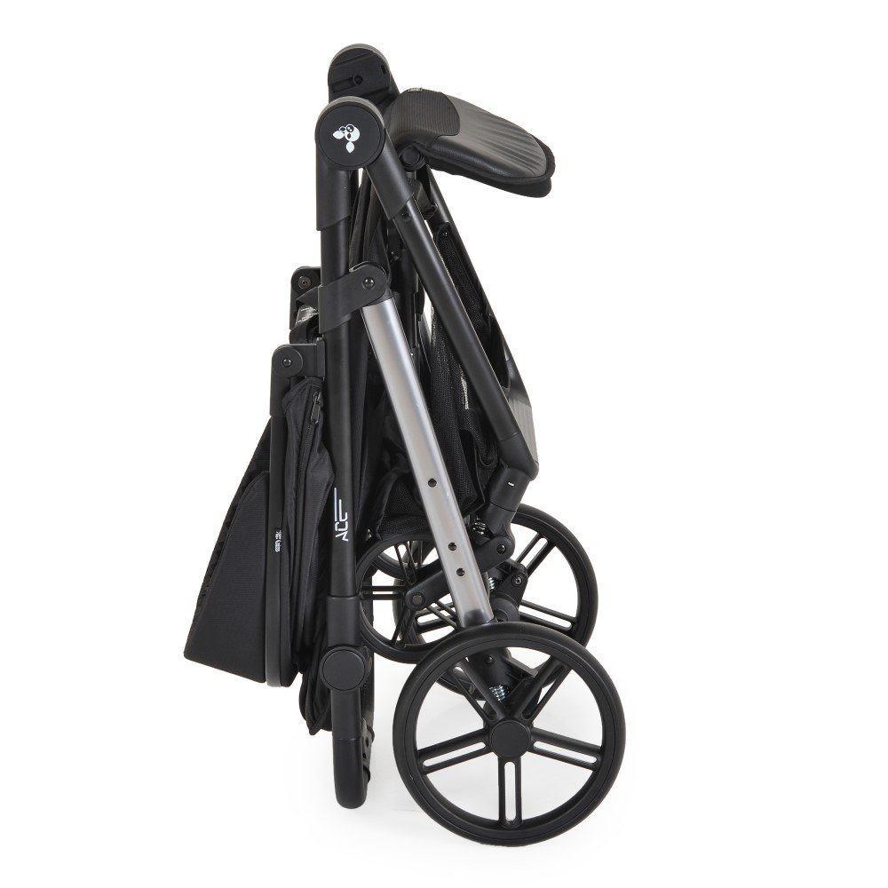 Η φωτογραφία δείχνει Ελαφρύ, συμπαγές και εύκολο στην αναδίπλωση – το καρότσι Ace της Cangaroo έχει σχεδιαστεί με προσοχή σε κάθε λεπτομέρεια για να παρέχει μέγιστη άνεση τόσο για το παιδί όσο και για τον γονέα.