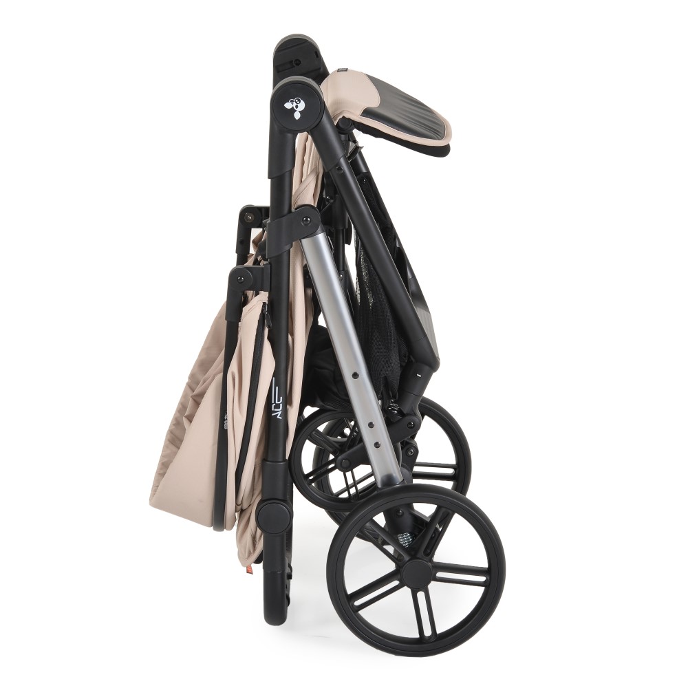 Ελαφρύ, συμπαγές και εύκολο στην αναδίπλωση – το καρότσι Ace της Cangaroo έχει σχεδιαστεί με προσοχή σε κάθε λεπτομέρεια για να παρέχει μέγιστη άνεση τόσο για το παιδί όσο και για τον γονέα.