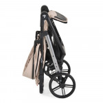 Ελαφρύ, συμπαγές και εύκολο στην αναδίπλωση – το καρότσι Ace της Cangaroo έχει σχεδιαστεί με προσοχή σε κάθε λεπτομέρεια για να παρέχει μέγιστη άνεση τόσο για το παιδί όσο και για τον γονέα.