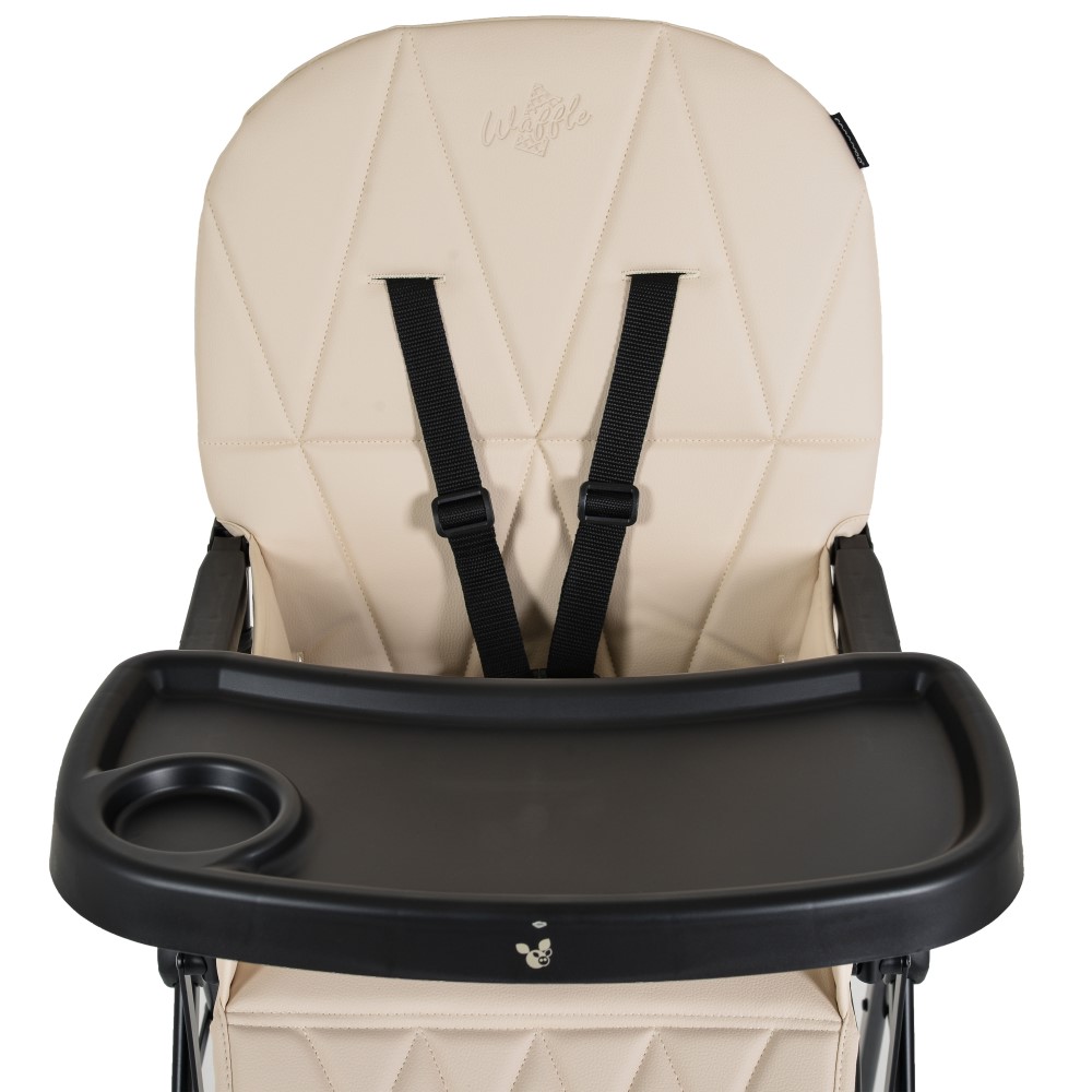 Η φωτογραφία δείχνει Καθαρός και κομψός σχεδιασμός σε μοντέρνα παστέλ χρώματα που ταιριάζει εύκολα σε κάθε εσωτερικό χώρο.