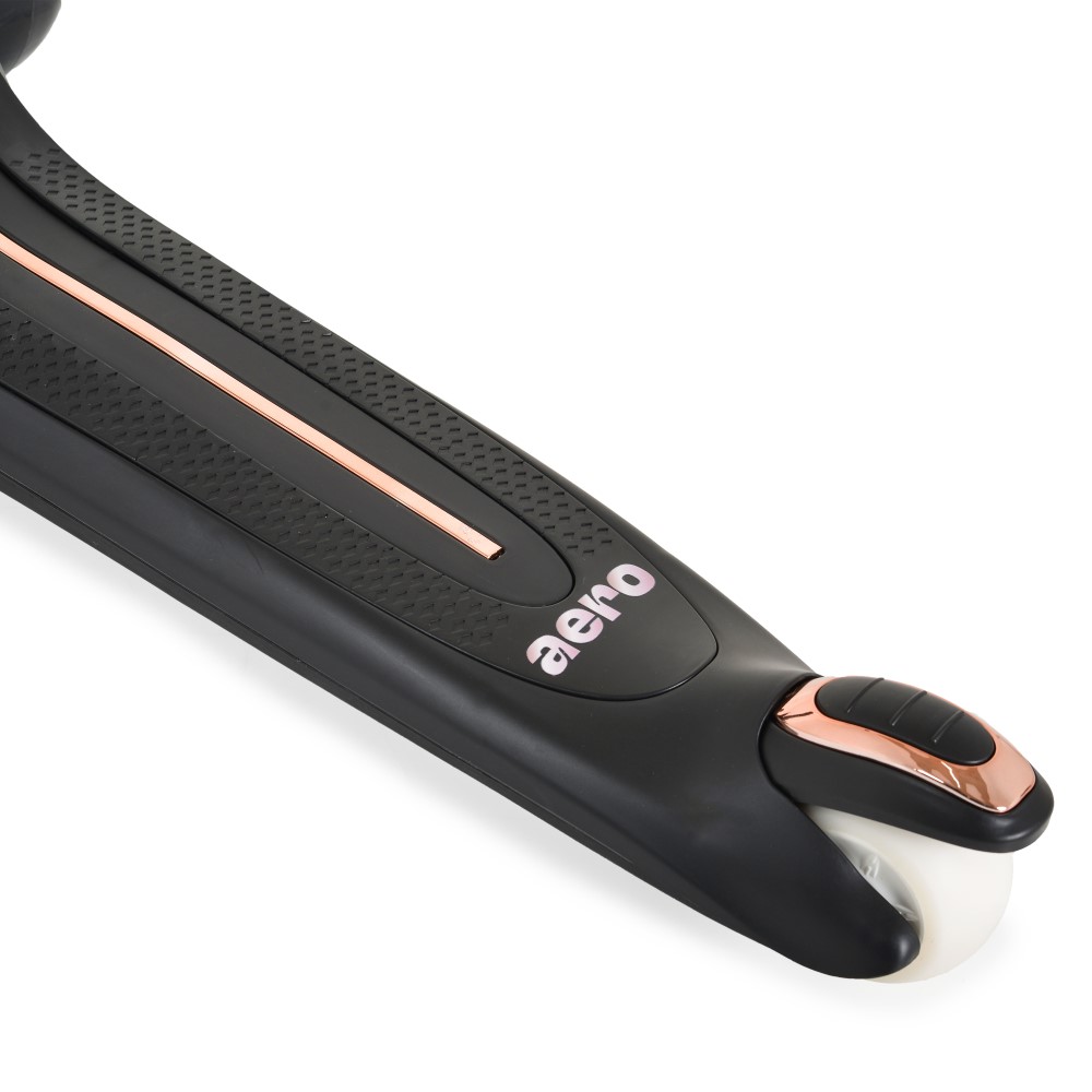 Παιδικό Scooter Aero από την Byox – Στυλ, Ασφάλεια & Διασκέδαση σε Ένα!Δώστε στο παιδί σας την ελευθερία να κινείται με σιγουριά και χαρά! Το Aero είναι ένα σκούτερ σχεδιασμένο με φροντίδα για μικρούς εξερευνητές ηλικίας 3 ετών και άνω.