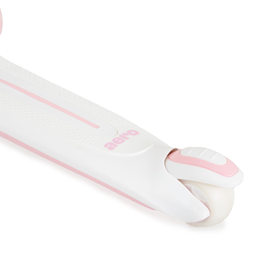 Η φωτογραφία δείχνει Παιδικό Scooter Aero από την Byox – Στυλ, Ασφάλεια & Διασκέδαση σε Ένα!Δώστε στο παιδί σας την ελευθερία να κινείται με σιγουριά και χαρά! Το Aero είναι ένα σκούτερ σχεδιασμένο με φροντίδα για μικρούς εξερευνητές ηλικίας 3 ετών και άνω.