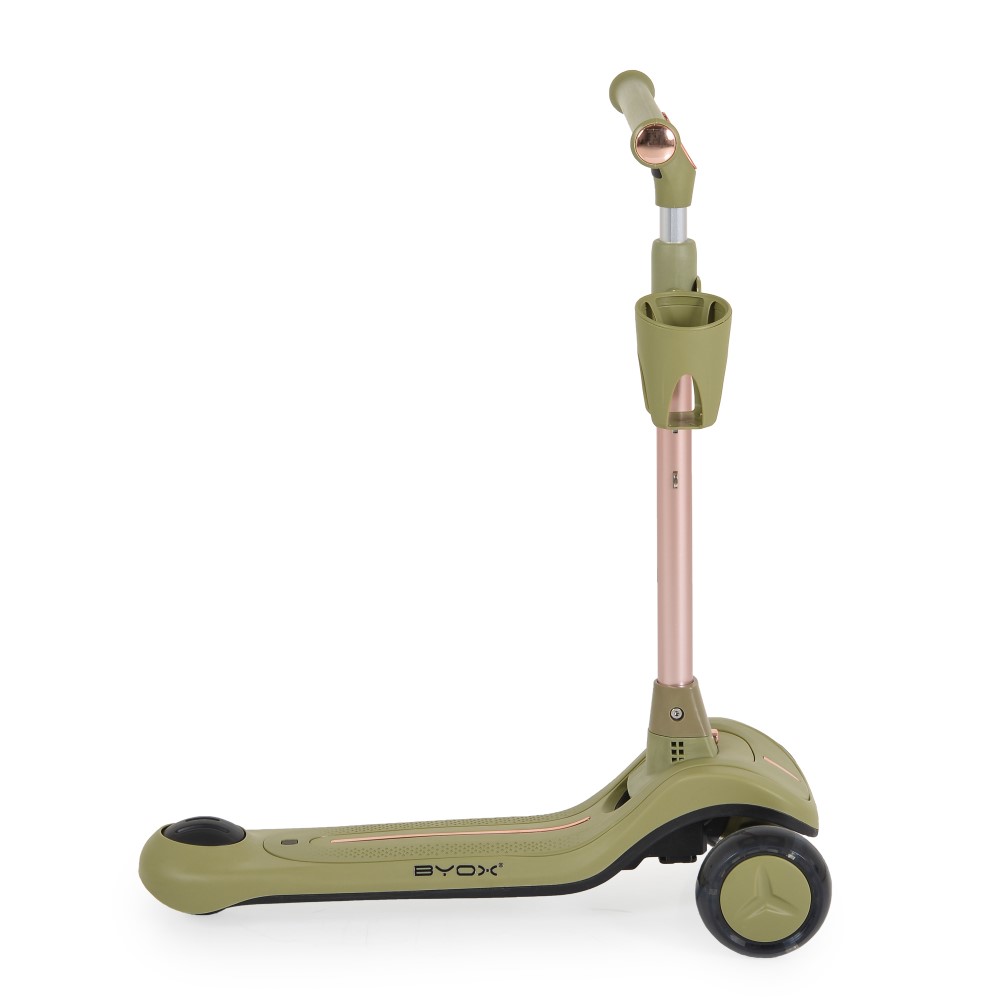 Η φωτογραφία δείχνει Πολυλειτουργικό Scooter Cornet 6 σε 1 – Μεγαλώνει μαζί με το παιδί σας!Το Cornet 6 σε 1 από την Byox είναι μια καινοτόμος λύση σχεδιασμένη να συνοδεύει το παιδί σας σε όλα τα στάδια ανάπτυξης – από τα πρώτα βήματα μέχρι την ανεξάρτητη οδήγηση σκούτερ.