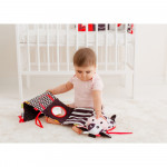 Το πρώτο βιβλίο του μωρού που θα φωτίζει κάθε μέρα! Είναι κατασκευασμένο από απαλά, ευχάριστα στην αφή υλικά με διάφορες υφές, και στο εσωτερικό του υπάρχουν μερικές εκπλήξεις.