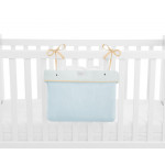 Η φωτογραφία δείχνει ΠεριγραφήΚρατήστε τα απαραίτητα για το μωρό σας οργανωμένα και σε κοντινή απόσταση με το Καλάθι για πάνες με κορδόνια.