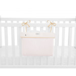 ΠεριγραφήΚρατήστε τα απαραίτητα για το μωρό σας οργανωμένα και σε κοντινή απόσταση με το Καλάθι για πάνες με κορδόνια.