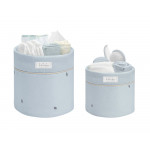 Η φωτογραφία δείχνει Οργανώστε τα απαραίτητα του μωρού σας με το σετ καλαθιών για το βρεφικό σας δωμάτιο το οποίο έχει σχεδιαστεί προσεκτικά για να διατηρεί το παιδικό σας δωμάτιο τακτοποιημένο και κομψό.