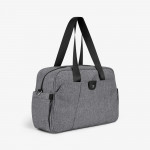 Η CHELSEA είναι μια κομψή και ευρύχωρη τσάντα μαμάς σχεδιασμένη για σύγχρονους γονείς που αναζητούν λειτουργικότητα και κομψότητα.