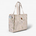 Μείνετε κομψοί και οργανωμένοι σε κάθε σας έξοδο με τη μαμά τσάντα FLORENCE!  Σχεδιασμένη για σύγχρονους γονείς, αυτή η πολυτελής τσάντα συνδυάζει τη λειτουργικότητα με ένα πολύχρωμο ντιζάιν στάμπα, διασφαλίζοντας ότι όλα τα απαραίτητα για το μωρό είναι οργανωμένα και προσιτά.