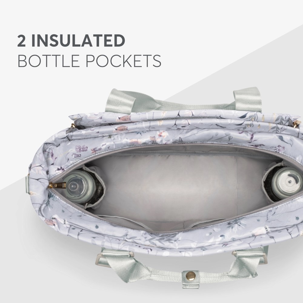 Η φωτογραφία δείχνει Μείνετε κομψοί και οργανωμένοι σε κάθε σας έξοδο με τη μαμά τσάντα FLORENCE!&nbsp; Σχεδιασμένη για σύγχρονους γονείς, αυτή η πολυτελής τσάντα συνδυάζει τη λειτουργικότητα με ένα πολύχρωμο ντιζάιν στάμπα, διασφαλίζοντας ότι όλα τα απαραίτητα για το μωρό είναι οργανωμένα και προσι