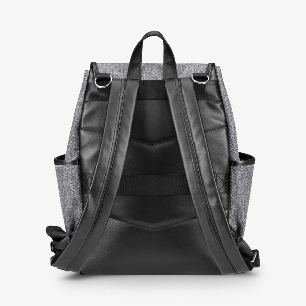 Η φωτογραφία δείχνει Ζήστε την κομψότητα και την πρακτικότητα με την τσάντα MORICE Mama! Σχεδιασμένη για σύγχρονους γονείς, αυτή η πολυτελής τσάντα συνδυάζει το εκλεπτυσμένο στυλ με την έξυπνη λειτουργικότητα, διασφαλίζοντας ότι όλα τα απαραίτητα για το μωρό είναι πάντα προσιτά.