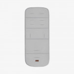 Η φωτογραφία δείχνει Αναβαθμίστε την άνεση του καροτσιού σας με την επένδυση καροτσιού BUTTERFLY DANCE! Σχεδιασμένο για επιπλέον απαλότητα και υποστήριξη, αυτή η κομψή και αναστρέψιμη επένδυση βελτιώνει τη βόλτα του μωρού σας προσθέτοντας μια νότα προσωπικότητας.