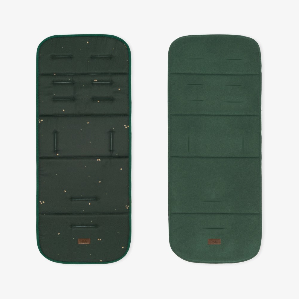 Η φωτογραφία δείχνει Αναβαθμίστε την άνεση του καροτσιού σας με την επένδυση καροτσιού BUTTERFLY DANCE! Σχεδιασμένο για επιπλέον απαλότητα και υποστήριξη, αυτή η κομψή και αναστρέψιμη επένδυση βελτιώνει τη βόλτα του μωρού σας προσθέτοντας μια νότα προσωπικότητας.