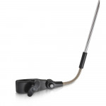 Η λαβή είναι εξοπλισμένη με ένα πλαστικό κλιπ στερέωσης που είναι συμβατό με τετράγωνα, στρογγυλά και οβάλ κουφώματα και κάνει την ομπρέλα ευέλικτη στην προσαρμογή της στο καρότσι.