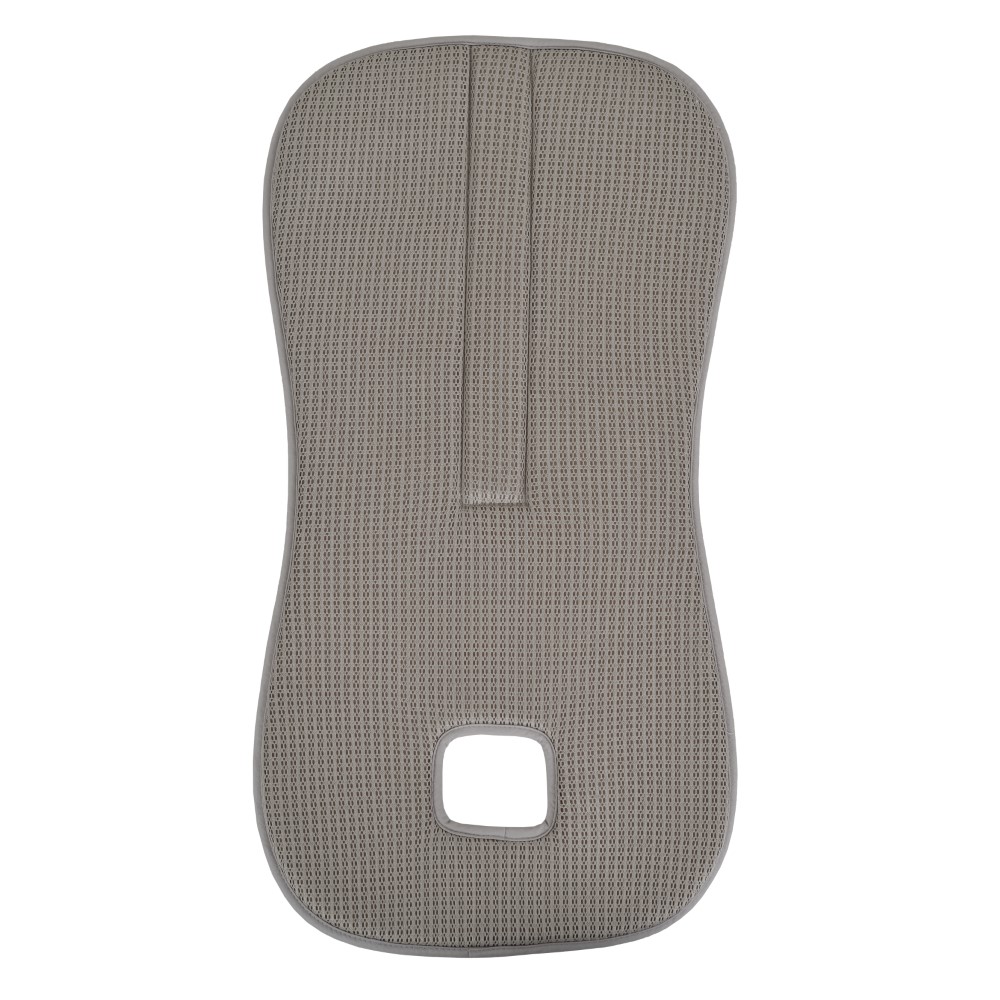 Η φωτογραφία δείχνει Το αντιδρωτικό κάλυμμα Air Luxe έχει σχεδιαστεί με γνώμονα τη μέγιστη άνεση ταξιδιού, μειώνοντας την εφίδρωση και διασφαλίζοντας τη βέλτιστη κυκλοφορία του αέρα.