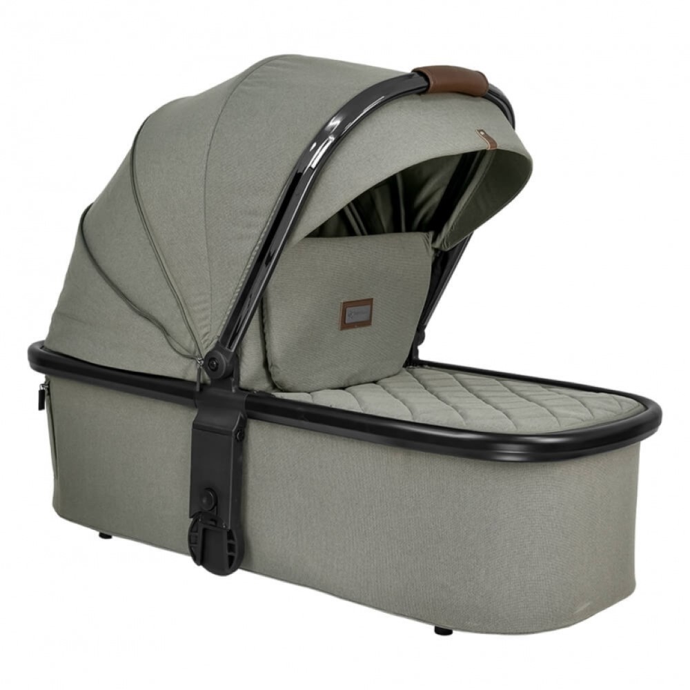 Η φωτογραφία δείχνει Μια εξαιρετική νέα προσθήκη ήρθε στην οικογένεια της Bebe Stars με σκοπό να διευκολύνει κάθε γονέα!Το Mirage 2 σε 1 πολυκαρότσι είναι στυλάτο, μοντέρνο, άνετο, ευέλικτο και όπως πάντα ποιοτικό  με την υπογραφή της Bebe Stars!Ο καινοτόμος αυτόματος μηχανισμός Quick –Twist το