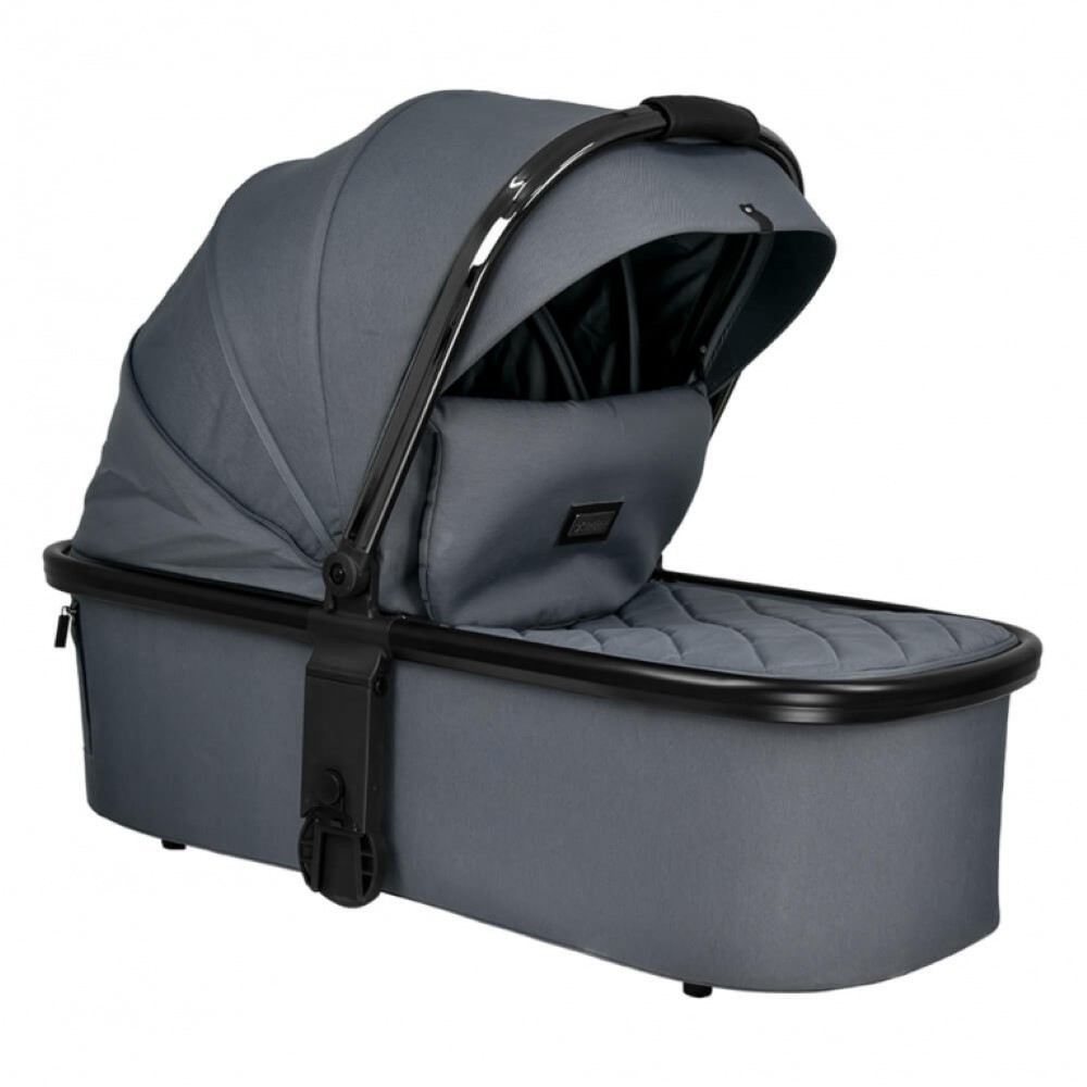 Μια εξαιρετική νέα προσθήκη ήρθε στην οικογένεια της Bebe Stars με σκοπό να διευκολύνει κάθε γονέα!Το Mirage 2 σε 1 πολυκαρότσι είναι στυλάτο, μοντέρνο, άνετο, ευέλικτο και όπως πάντα ποιοτικό&nbsp; με την υπογραφή της Bebe Stars!Ο καινοτόμος αυτόματος μηχανισμός Quick –Twist του τιμονιού γονέα με τ