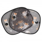 Η φωτογραφία δείχνει Με τον χαρούμενο σχεδιασμό τους, τα σκίαστρα αυτοκινήτου παρέχουν εξαιρετική αντηλιακή προστασία και άνεση στους μικρότερους επιβάτες.