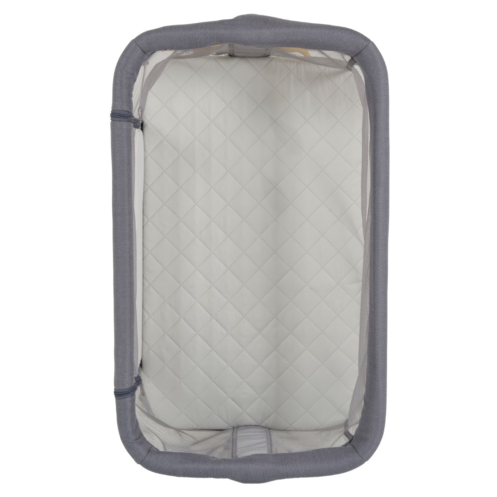 Το Aura Baby Bed δημιουργείται με προσοχή στην κάθε λεπτομέρεια, διασφαλίζοντας ότι το μωρό σας είναι πάντα κοντά σας! Πρακτικό, άνετο και ασφαλές, αυτό το πολυλειτουργικό βρεφικό κρεβάτι είναι η τέλεια λύση για τον ήρεμο ύπνο του παιδιού σας.