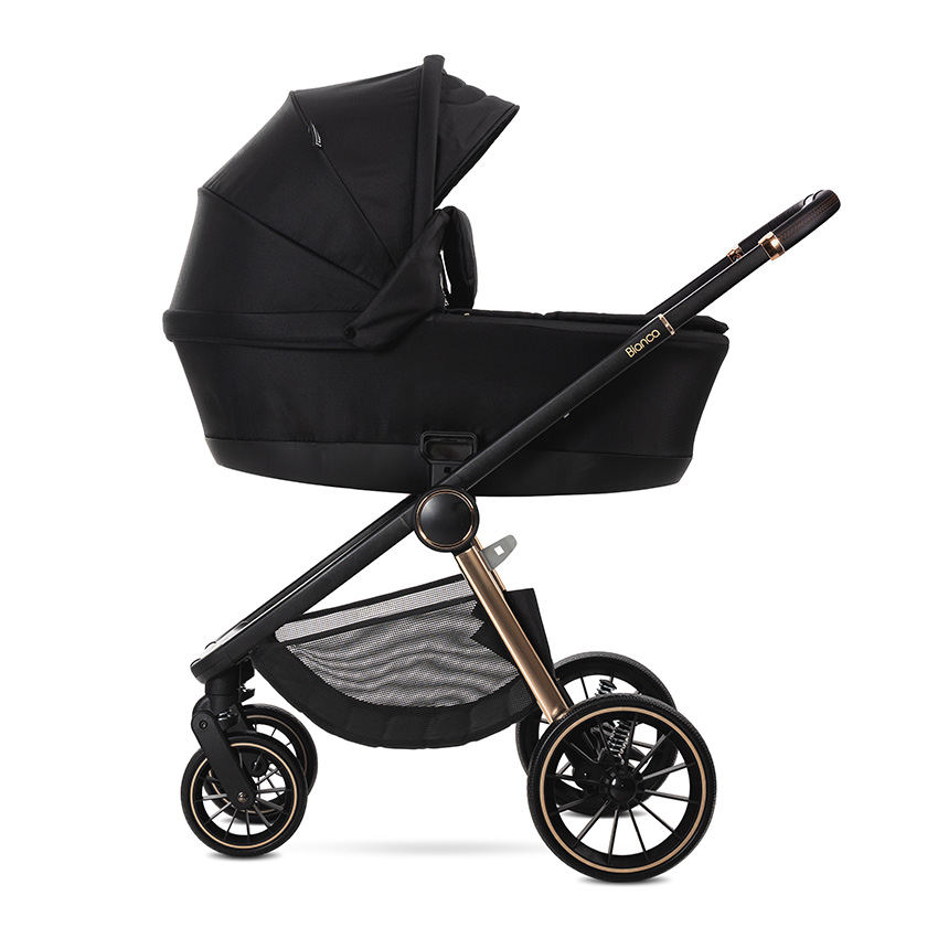 Η φωτογραφία δείχνει Πολυκαρότσι της εταιρείας Lorelli 2 σε 1 με κάθισμα καροτσιού και ξεχωριστή καλαθούμε με σκληρή βάσηΑναλυτικά χαρακτηριστικά:&nbsp;Πλαίσιο αλουμινίουΣακίδιο πλάτηςΛαβή γονέα: δέρμα PUΡυθμιζόμενη πλάτη με μηχανισμό - 3 θέσεωνΜεγάλο καλάθι αγορώνΑφαιρούμενη μπροστινή μπάραΠίσω τρο