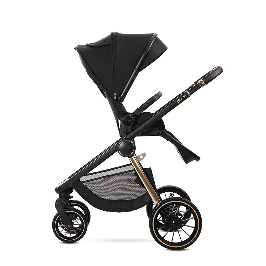 Η φωτογραφία δείχνει Πολυκαρότσι της εταιρείας Lorelli 2 σε 1 με κάθισμα καροτσιού και ξεχωριστή καλαθούμε με σκληρή βάσηΑναλυτικά χαρακτηριστικά:&nbsp;Πλαίσιο αλουμινίουΣακίδιο πλάτηςΛαβή γονέα: δέρμα PUΡυθμιζόμενη πλάτη με μηχανισμό - 3 θέσεωνΜεγάλο καλάθι αγορώνΑφαιρούμενη μπροστινή μπάραΠίσω τρο