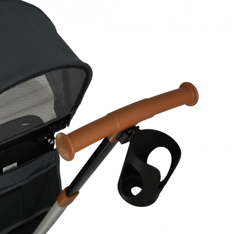 Η φωτογραφία δείχνει Ετοιμαστείτε μικροί και μεγάλοι για τις πιο συναρπαστικές βόλτες σε κάθε γωνιά της πόλης με το νέο τρίκυκλο Urban της Bebe Stars!Ένα πολυχρηστικό μοντέλο, καθώς χρησιμοποιείται με 7 διαφορετικούς τρόπους και συντροφεύει το παιδάκι σας για χρόνια σε κάθε του βήμα.