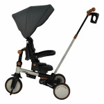 Η φωτογραφία δείχνει Ετοιμαστείτε μικροί και μεγάλοι για τις πιο συναρπαστικές βόλτες σε κάθε γωνιά της πόλης με το νέο τρίκυκλο Urban της Bebe Stars!Ένα πολυχρηστικό μοντέλο, καθώς χρησιμοποιείται με 7 διαφορετικούς τρόπους και συντροφεύει το παιδάκι σας για χρόνια σε κάθε του βήμα.