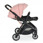 Η φωτογραφία δείχνει Το καρότσι Bingo 2-σε-1 της Moni είναι η τέλεια λύση για γονείς που αναζητούν άνεση, λειτουργικότητα και ασφάλεια.