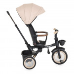 Η φωτογραφία δείχνει Το Jasper είναι το τέλειο τρίκυκλο για παιδιά άνω των 10 μηνών, με μέγιστη χωρητικότητα βάρους 25 κιλά – ο ιδανικός σύντροφος για διασκέδαση και άνεση στην αρχή του ταξιδιού του παιδιού σας!Το τρίκυκλο μπορεί να χρησιμοποιηθεί με δύο κύριες επιλογές:Τρίκυκλο με λαβή γονικού ελέγ