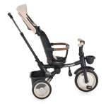 Η φωτογραφία δείχνει Το Jasper είναι το τέλειο τρίκυκλο για παιδιά άνω των 10 μηνών, με μέγιστη χωρητικότητα βάρους 25 κιλά – ο ιδανικός σύντροφος για διασκέδαση και άνεση στην αρχή του ταξιδιού του παιδιού σας!Το τρίκυκλο μπορεί να χρησιμοποιηθεί με δύο κύριες επιλογές:Τρίκυκλο με λαβή γονικού ελέγ