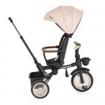 Η φωτογραφία δείχνει Το Jasper είναι το τέλειο τρίκυκλο για παιδιά άνω των 10 μηνών, με μέγιστη χωρητικότητα βάρους 25 κιλά – ο ιδανικός σύντροφος για διασκέδαση και άνεση στην αρχή του ταξιδιού του παιδιού σας!Το τρίκυκλο μπορεί να χρησιμοποιηθεί με δύο κύριες επιλογές:Τρίκυκλο με λαβή γονικού ελέγ