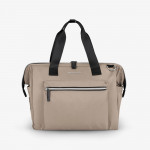 Η φωτογραφία δείχνει Βγείτε με στυλ και πρακτικότητα με τη μαμά τσάντα MAXI.