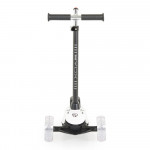 Byox scooter πατίνι Τύπος ρουλεμάν: ABEC-5Υλικό κατασκευής: ΑλουμίνιοΥλικό-μέγεθος τροχών: μπροστά 125/40mm, πίσω 90/40 mmΦως LED  με κουμπί στην σανίδα και στις 2 πλευρές και κατα μήκος του τιμονιού.