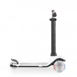 Byox scooter πατίνι Τύπος ρουλεμάν: ABEC-5Υλικό κατασκευής: ΑλουμίνιοΥλικό-μέγεθος τροχών: μπροστά 125/40mm, πίσω 90/40 mmΦως LED  με κουμπί στην σανίδα και στις 2 πλευρές και κατα μήκος του τιμονιού.