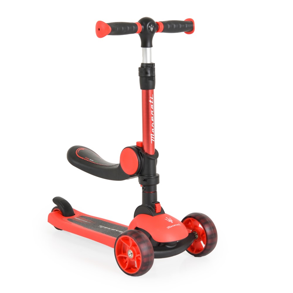 Η φωτογραφία δείχνει Αδειοδοτημένο σκούτερ από τη Maserati S.