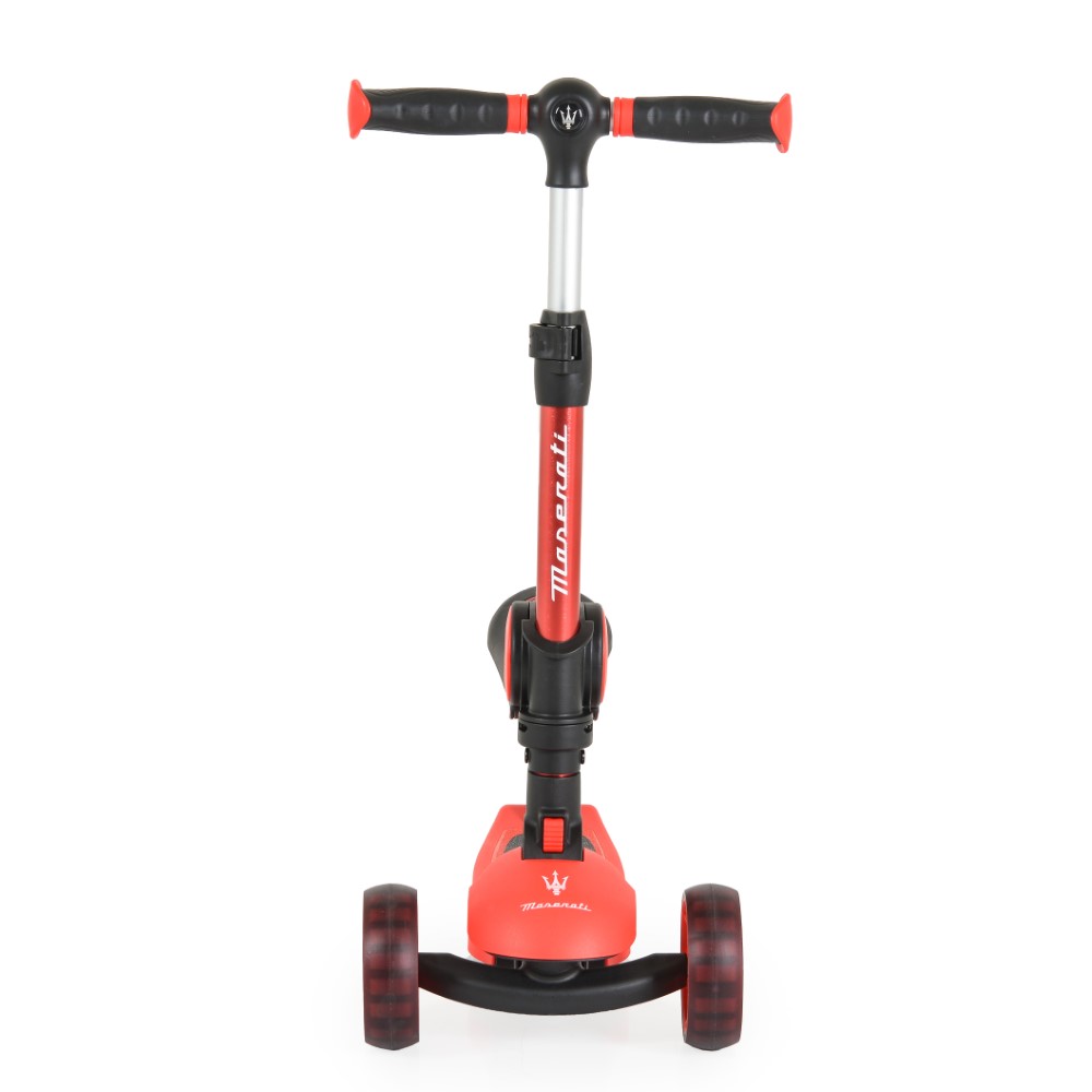 Η φωτογραφία δείχνει Αδειοδοτημένο σκούτερ από τη Maserati S.