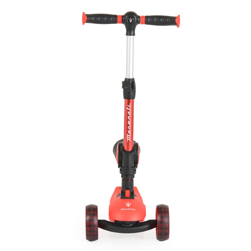 Η φωτογραφία δείχνει Αδειοδοτημένο σκούτερ από τη Maserati S.