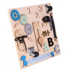 Πολύχρωμος πίνακας, κινούμενα γρανάζια, φερμουάρ, κινητοί και περιστροφικοί τροχοί, velcro, μάνδαλα δύο ειδών, ρολόι με κινούμενους δείκτες, γάντζος για κλειδαριά, διακόπτης φώτων.