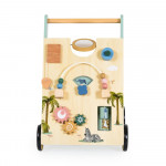 Η φωτογραφία δείχνει Ξύλινη περπατούρα με 9 διαφορετικές δραστηριότητες παιχνιδιού.