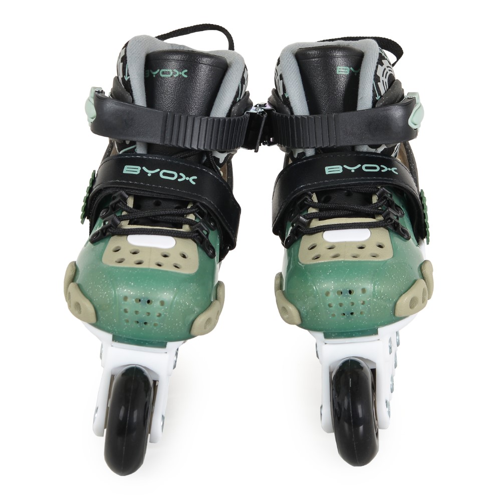 Inline Skates με τετραπλούς τροχούς κατάλληλα για αρχάριουςΚέλυφος: Υψηλής πρόσκρουσης PP Καπάκι δακτύλων/μανσέτα: Υψηλής πρόσκρουσης PP με γκλίτερ Κλείσιμο: ρυθμιζόμενες πόρπες Μπότες επένδυσης: ντεγκραντέ χρώμα γκλίτερ + αναπνεύσιμο βελούδο με επένδυση από αφρώδες υλικό έως και υλικό έγχυσης (SS2m