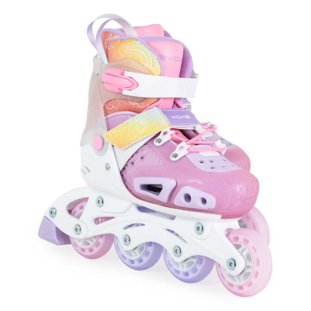 Inline Skates με τετραπλούς τροχούς κατάλληλα για αρχάριουςΚέλυφος: Υψηλής πρόσκρουσης PPΚαπάκι δακτύλων/μανσέτα: Υψηλής πρόσκρουσης PP με γκλίτερΚλείσιμο: ρυθμιζόμενες πόρπεςΜπότες επένδυσης: ντεγκραντέ χρώμα γκλίτερ + αναπνεύσιμο βελούδο με επένδυση από αφρώδες υλικό έως και υλικό έγχυσης (SS2mm P